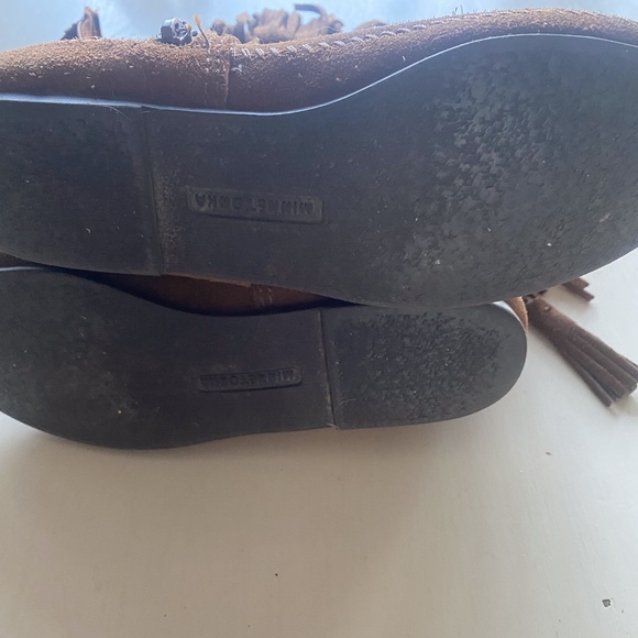 Minnetonka Suede Moccasin Boot • 7 - Picture 10 of 10